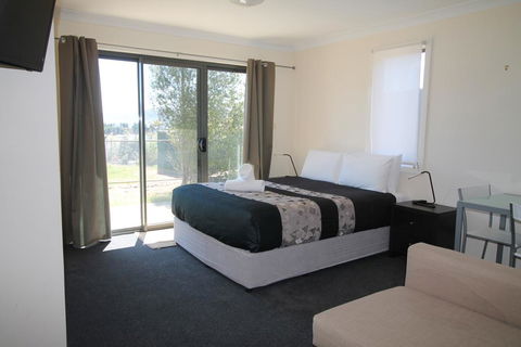 Poley Cow Studio - Sunshine Coast Tourism 2