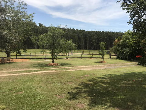Ponytail Farmhouse - Sunshine Coast Tourism 1