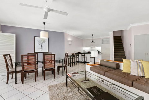 Poolside Apt. In Alamanda Beachfront Resort (67) - Sunshine Coast Tourism 2