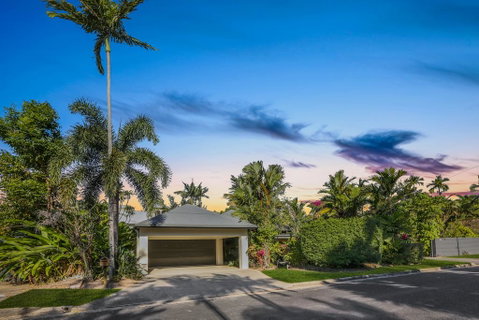 Poppy's Retreat Palm Cove - Sunshine Coast Tourism 1