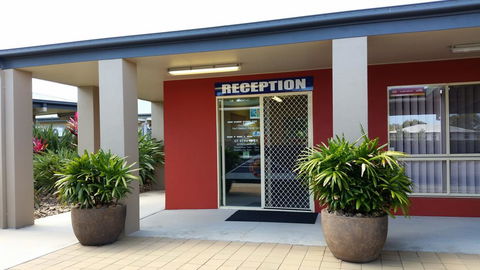 Port Denison Motor Inn - Holiday Sunshine Coast 2