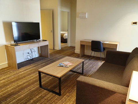 Porter's Plainland Hotel - Sunshine Coast Tourism 1