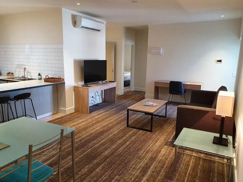 Porter's Plainland Hotel - Sunshine Coast Tourism 3