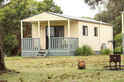 Pretty Beach Cabins - Sunshine Coast Tourism 1