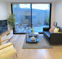 Pride Bentleigh Apartment with Private Garden - Holiday Sunshine Coast