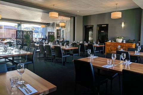 Prince Of Wales Hotel - Sunshine Coast Tourism 1