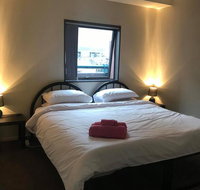 Private Room King Bed Heart Of Melbourne - Holiday Sunshine Coast