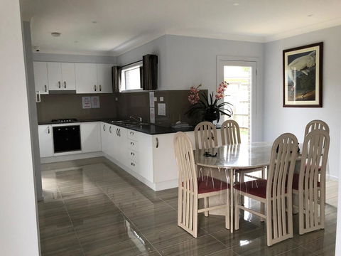 Private Studio - Holiday Sunshine Coast 1