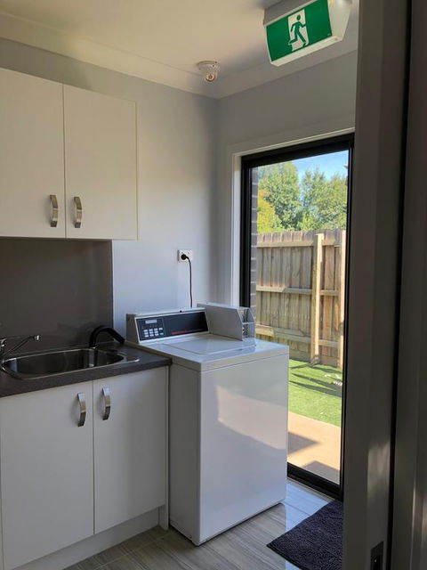 Private Studio - Holiday Sunshine Coast 3
