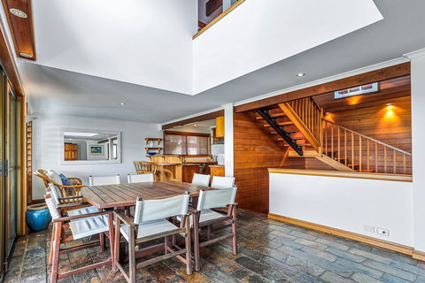 Private Tropical Oasis, Marcus Beach - Holiday Sunshine Coast 3