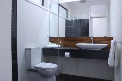 Prom Country Lodge - Sunshine Coast Tourism 3