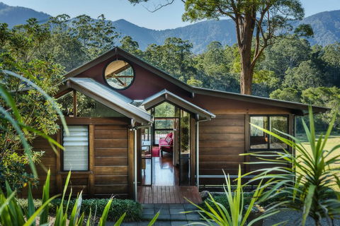 Promised Land Retreat - Holiday Sunshine Coast 0