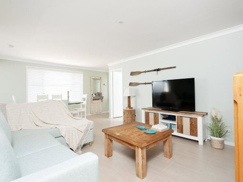Purely Whitesands On The Bay @ Fingal Bay - Sunshine Coast Tourism 3