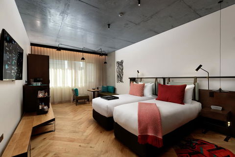 QT Melbourne - Holiday Sunshine Coast 3