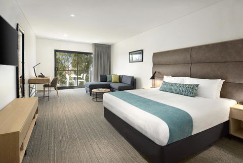 Quality Hotel Lakeside - Holiday Sunshine Coast 2