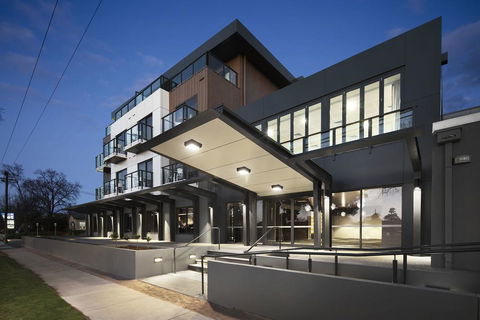 Quality Hotel Lakeside - Holiday Sunshine Coast 0