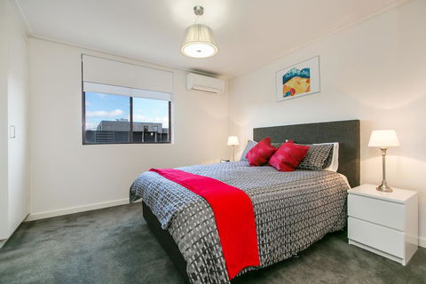 Quiet Comfort In South Yarra - Holiday Sunshine Coast 2