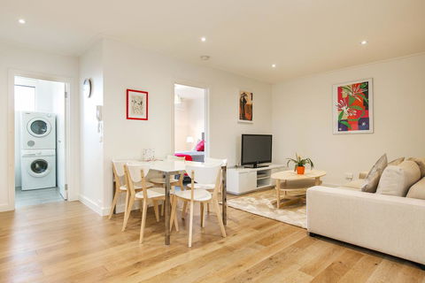 Quiet Comfort In South Yarra - Holiday Sunshine Coast 0