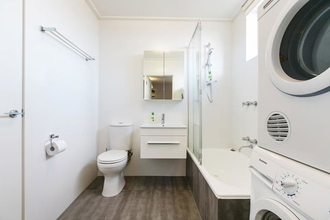 Quiet Comfort In South Yarra - Holiday Sunshine Coast 3
