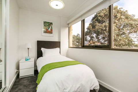Quiet Comfort In South Yarra - Holiday Sunshine Coast 1