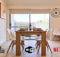 Quiet Garden City Unit - Free WiFi  Parking - Holiday Sunshine Coast