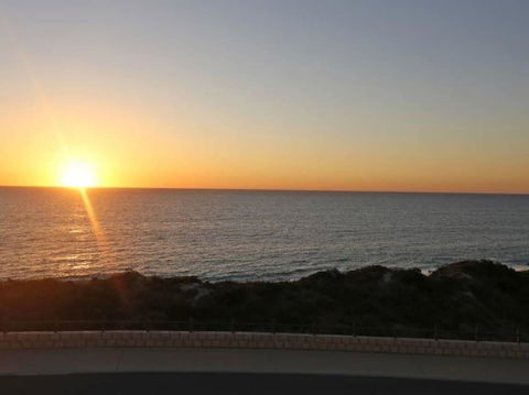 Quinns Beach Stay One - Sunshine Coast Tourism 0