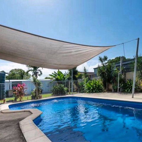 QUIRKY QUEENSLANDER 6 BEDROOM HOME - Holiday Sunshine Coast 3