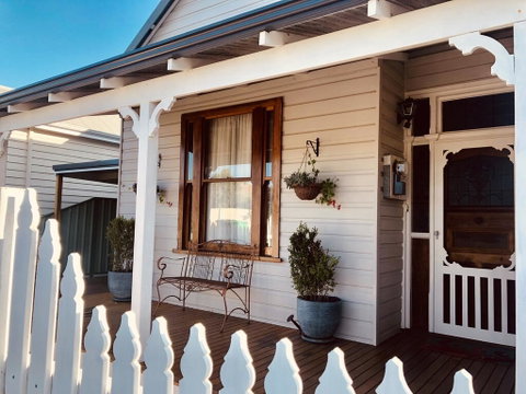 Railway Cottage - Sunshine Coast Tourism 1
