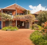 Rainbow House - Holiday Sunshine Coast