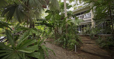 Rainforest Castaways Resort And Spa - Sunshine Coast Tourism 3