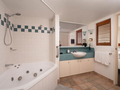 Ramada Golden Beach Unit 506 - Sunshine Coast Tourism 3