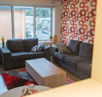 Rare  Spacious Apt W/ City Views Close to CBD/MCG Free Wi-Fi  Carpark  Netflix