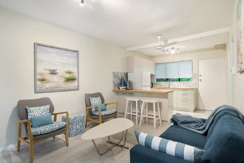 Rare! Modern Unit With Private Fenced Garden Close To The Beach PC3 - Sunshine Coast Tourism 0