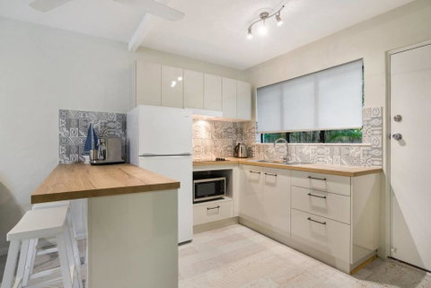 Rare! Modern Unit With Private Fenced Garden Close To The Beach PC3 - Sunshine Coast Tourism 2