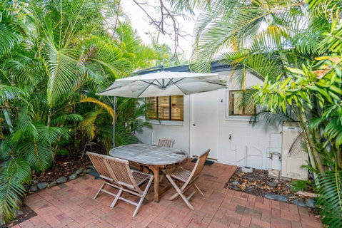Rare! Modern Unit With Private Fenced Garden Close To The Beach PC4 - Sunshine Coast Tourism 2