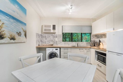 Rare! Modern Unit With Private Fenced Garden Close To The Beach PC5 - Sunshine Coast Tourism 0