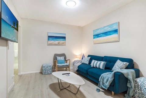 Rare! Modern Unit With Private Fenced Garden Close To The Beach PC5 - Sunshine Coast Tourism 3