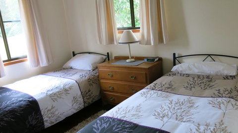 Ravensbourne Escape - Cedar Lodge - Sunshine Coast Tourism 3