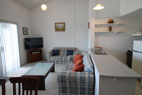Razorback 1 - Razorback Plaza Jindabyne - Sunshine Coast Tourism 2