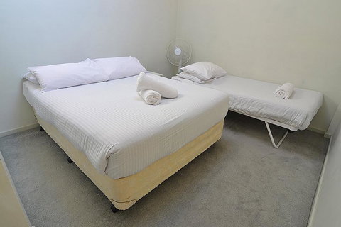 Razorback 9 - Holiday Sunshine Coast 3