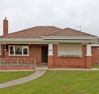 Red Brick Beauty - Central Cottage - Holiday Sunshine Coast