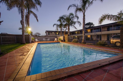 Red Carpet Motel - Holiday Sunshine Coast 3