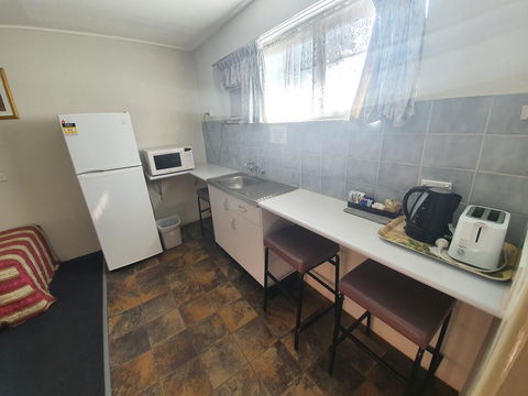 Red Chief Motel - Sunshine Coast Tourism 3