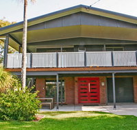 Red Door Beach House - Marcoola Beach - PET FRIENDLY FOXTEL WIFI 500 BOND Linen Supplied - Sunshine Coast Tourism