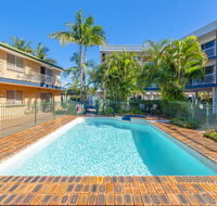 Red Star Hotel Palm Beach - Holiday Sunshine Coast