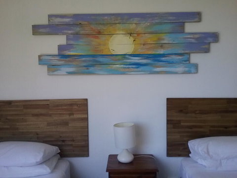 Red Star Hotel Palm Beach - Sunshine Coast Tourism 1