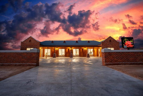 Red Waratah Accommodation - Sunshine Coast Tourism 1