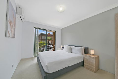 REDFERN 3 BEDROOM APARTMENT FREE PARKING WALK TO CENTRAL STATION NRE187 - Sunshine Coast Tourism 3