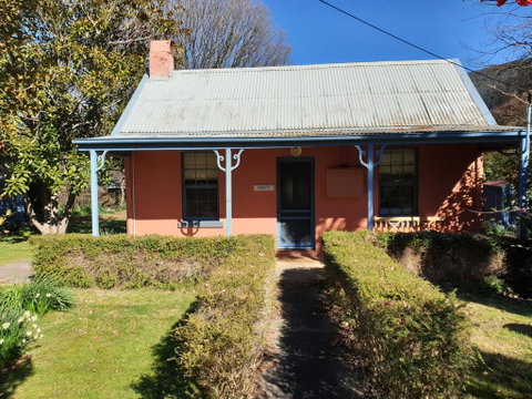 Redruth - 2 Bedroom Cottage Situated In Wandiligong - Sunshine Coast Tourism 0
