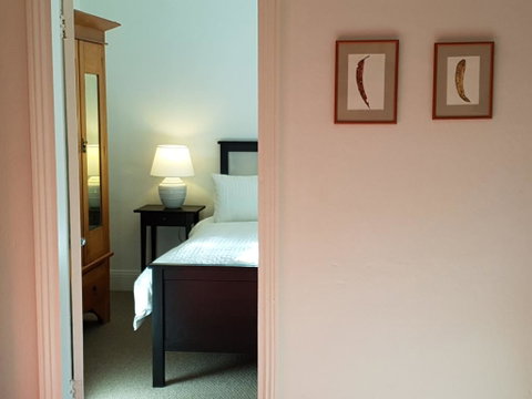 Redruth - 2 Bedroom Cottage Situated In Wandiligong - Sunshine Coast Tourism 1